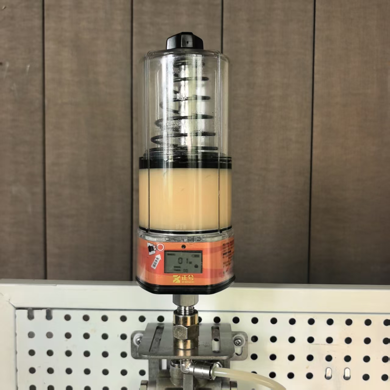 IP66防水自动加脂器适合什么工况？技术解析